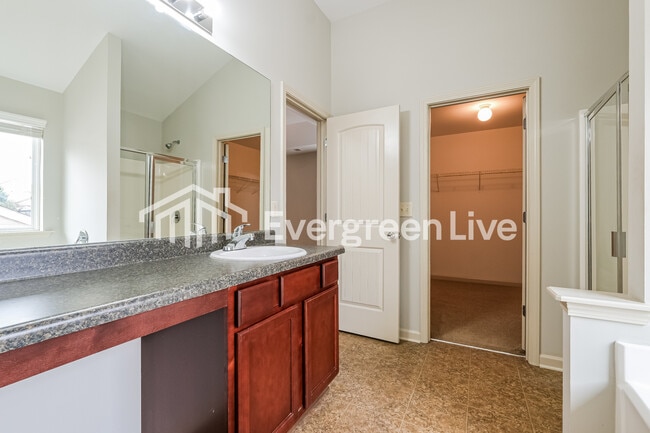 Building Photo - 138 High Point Way