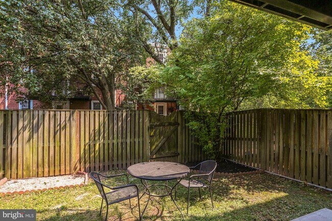 Building Photo - 3028 S Abingdon St