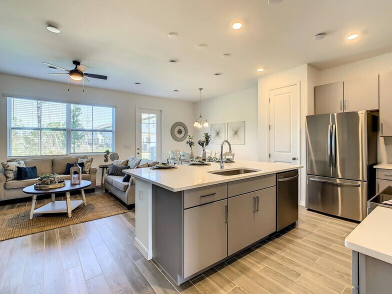 Building Photo - 820 Longboat Dr