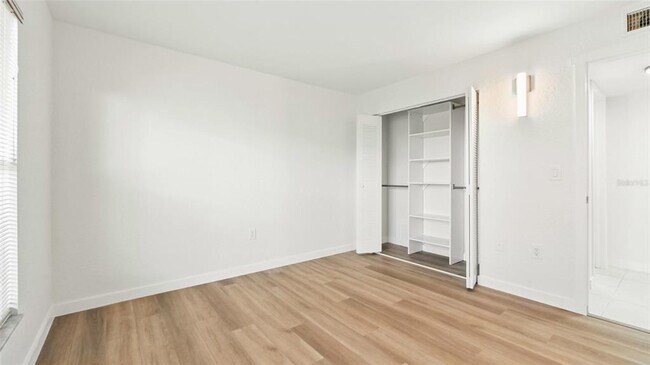 Building Photo - 900 Cove Cay Dr