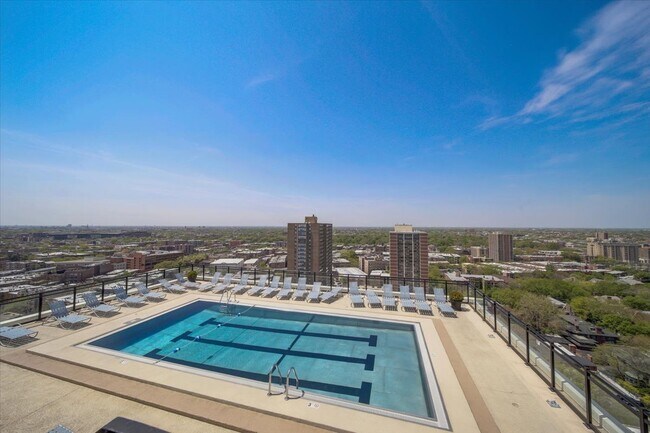 Building Photo - 720 W Gordon Ter