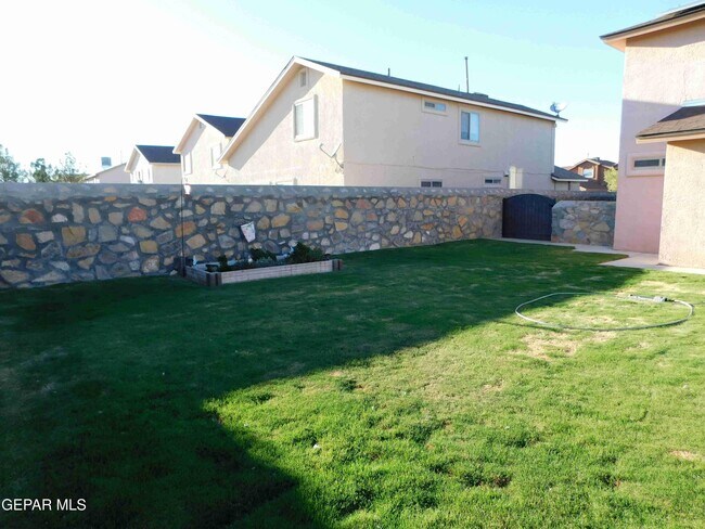 Building Photo - 14024 Tierra Halcon Dr