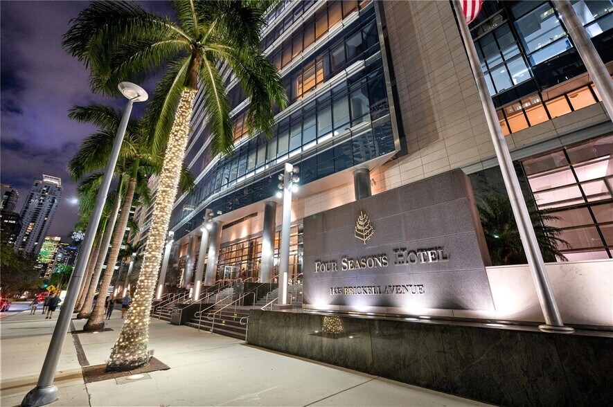 Primary Photo - 1435 Brickell Ave
