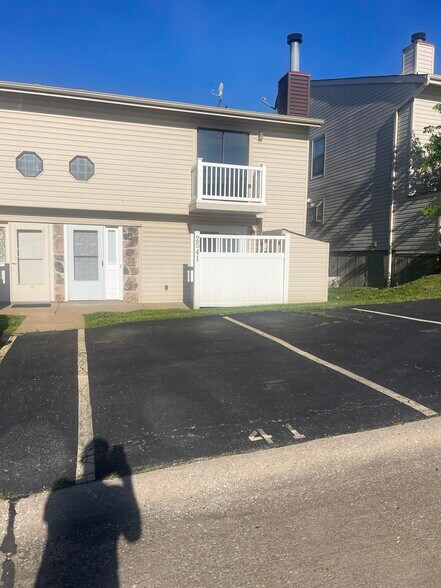Primary Photo - 2541 Nodaway Ct