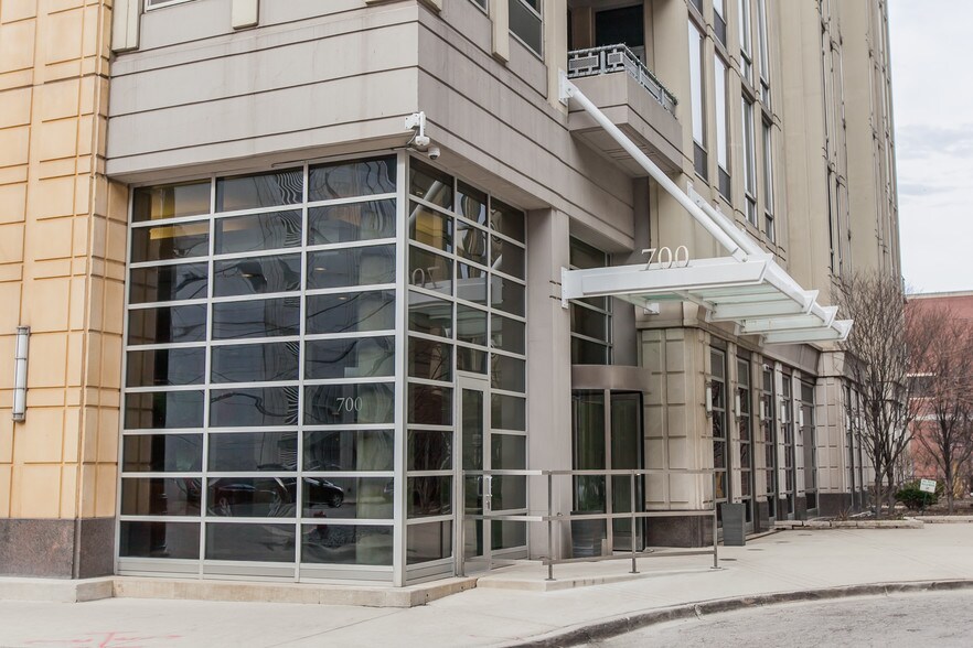 700 N. Larrabee Entrance - 700 Larrabee N St