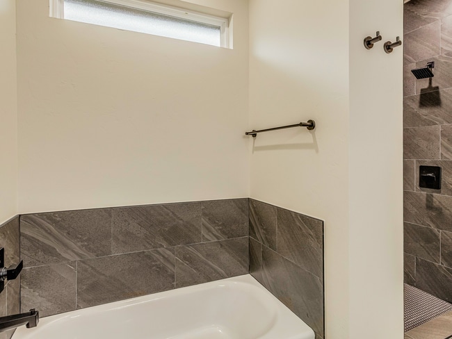 Building Photo - Captivating 3-Bed, 2-Bath Home in Charming...