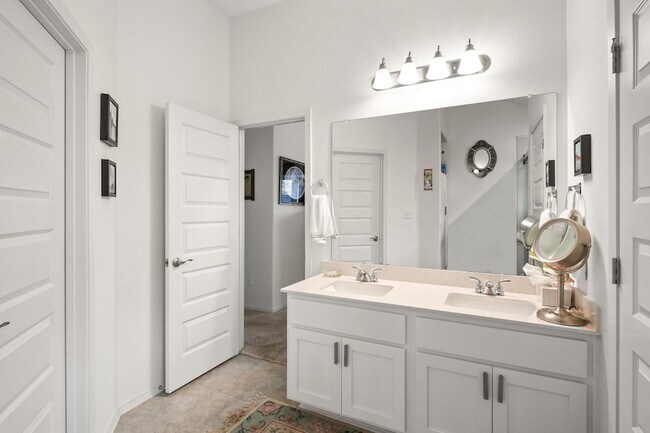 Building Photo - 128 Riverhill Dr