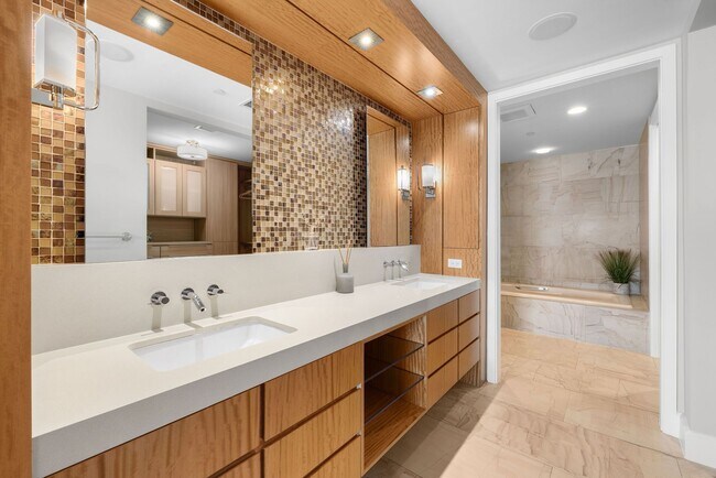 Building Photo - 5245 Fisher Island Dr