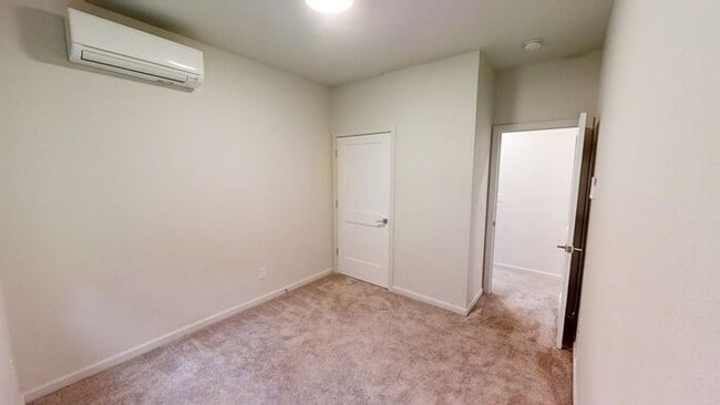 Building Photo - Modern Luxury Townhome: Convenient Urban L...