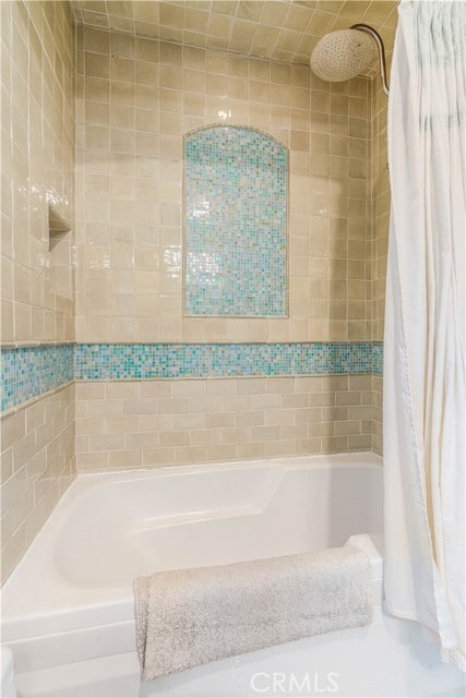 Building Photo - 5823 Vesper Ave