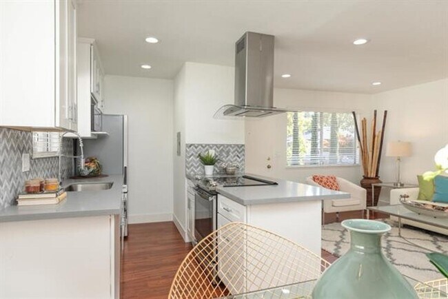 Building Photo - Gorgeous Remodeled 2 Bedroom 1 Bath Condo ...