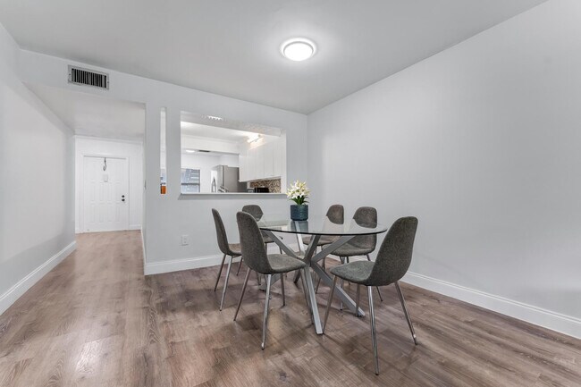 Building Photo - 7843 Willow Spring Dr