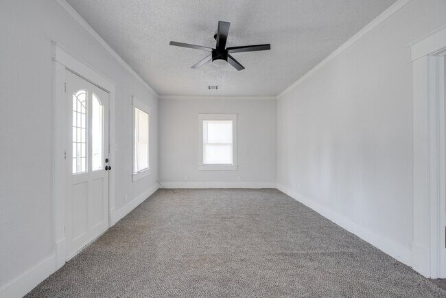 Building Photo - 1528 N Beard Ave