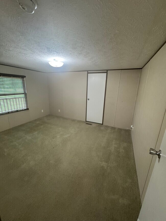 Building Photo - 4773 Lord Rd