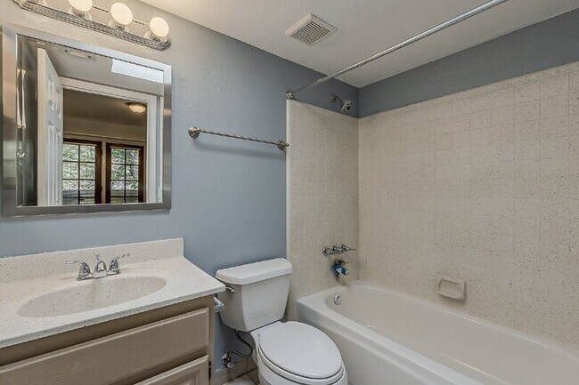 Building Photo - 1028 S Ash Ave