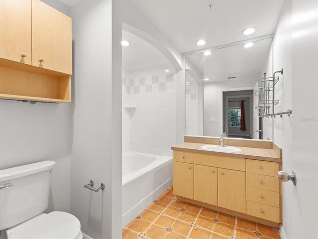 Building Photo - 200 4th Ave S