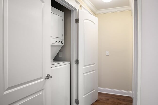 Building Photo - 3 Bedroom Flat Available at the Woodlands - REDUCED DEPOSIT