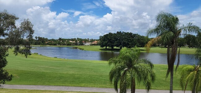 Building Photo - 16251 Golf Club Rd