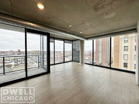 Building Photo - 4505 N Sheridan Rd