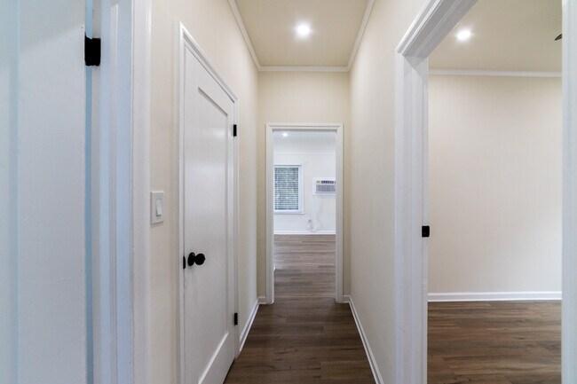 Building Photo - 211 N Berendo St