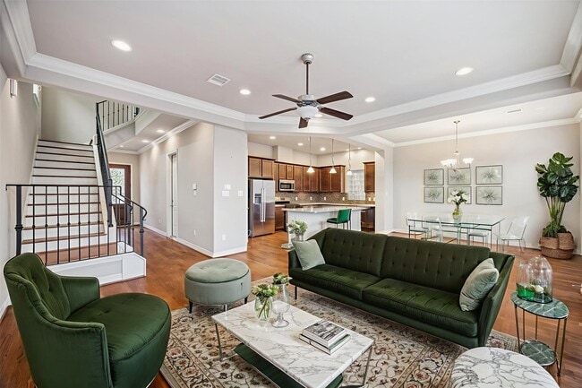 Building Photo - 5749 Larkin St