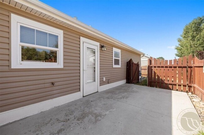 Building Photo - Yorkshire Court North