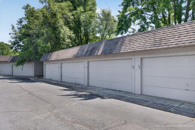 Building Photo - 138 E Bailey Rd