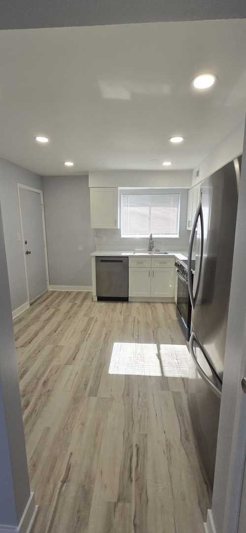 Building Photo - 9405 Bay Colony Dr