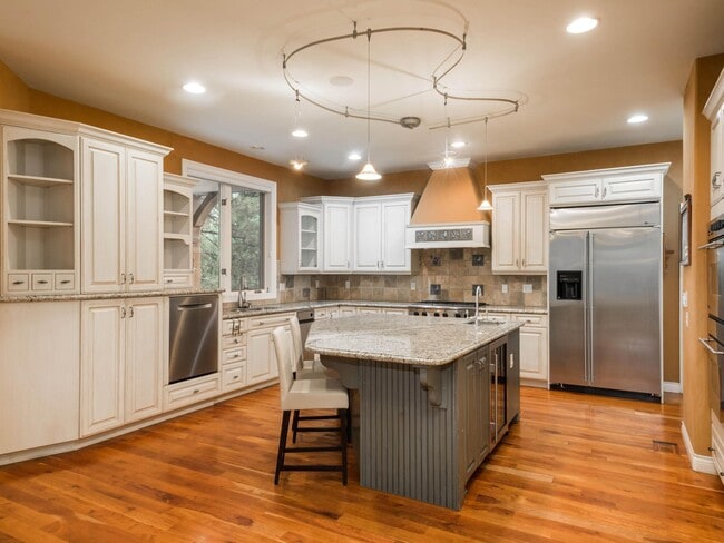 Building Photo - 9 Foxtail Cir