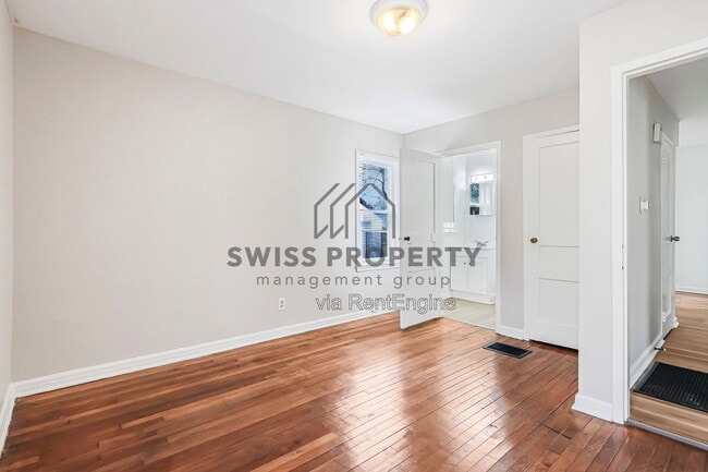 Building Photo - 1590 Vendome Dr S