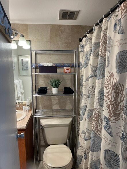 Building Photo - 3230 NE 13th St