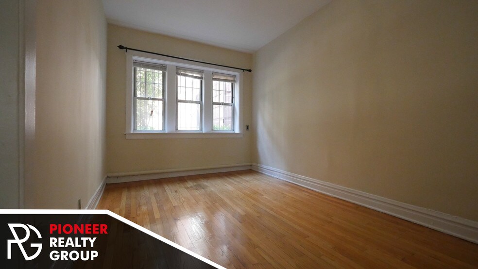 Building Photo - 556 W Aldine Ave