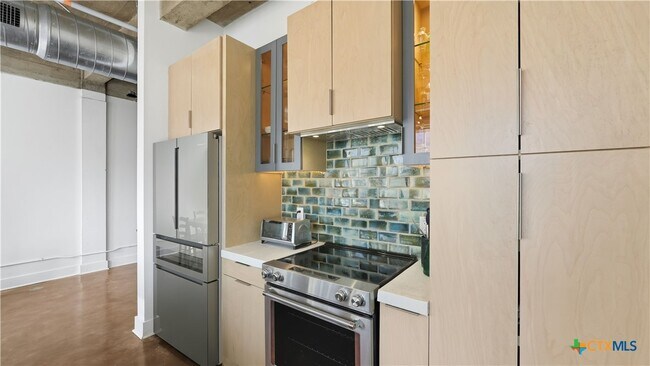 Building Photo - 222 Losoya St