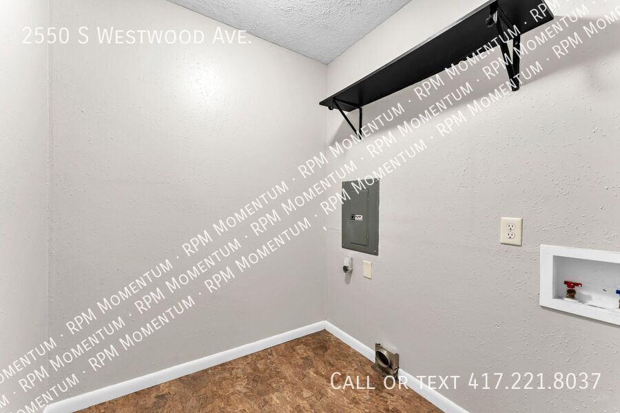 Building Photo - 2550 S Westwood Ave