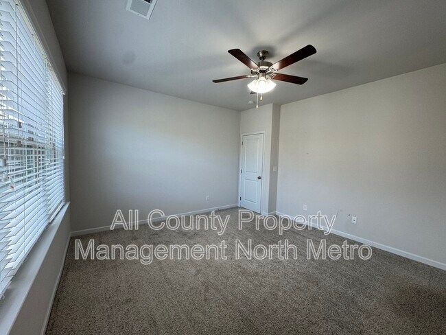 Building Photo - 7870 Tiberon Pkwy