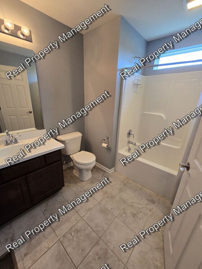 Building Photo - Four Bedroom Crown Point Beauty