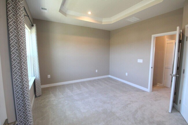 Building Photo - 4489 Drysdale St