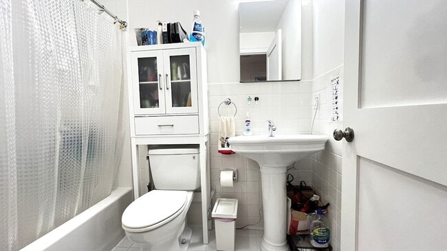 Building Photo - 489 Main St