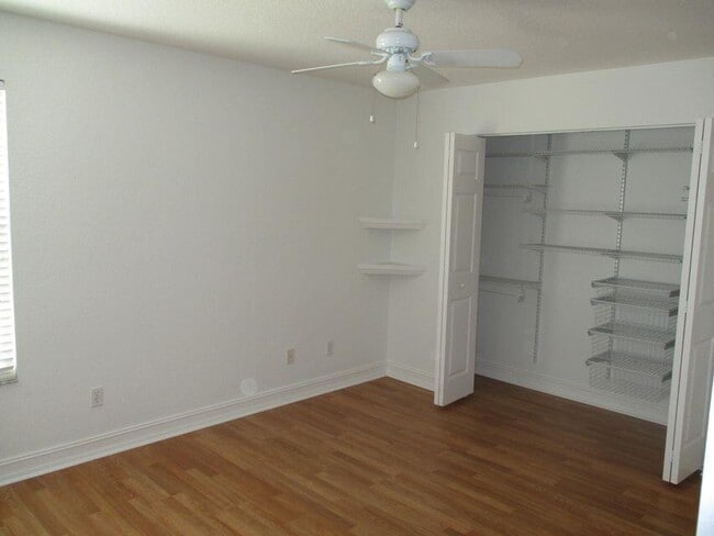 Building Photo - 8887 Chestnut Ridge Way