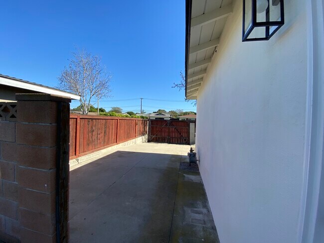 Building Photo - 3153 Sumatra Pl