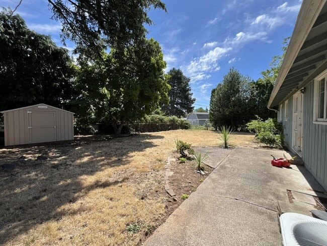 Building Photo - Charming Single-Level 3 Bedroom Home with Spacious Fenced Backyard, Landscaping Included & Great ...
