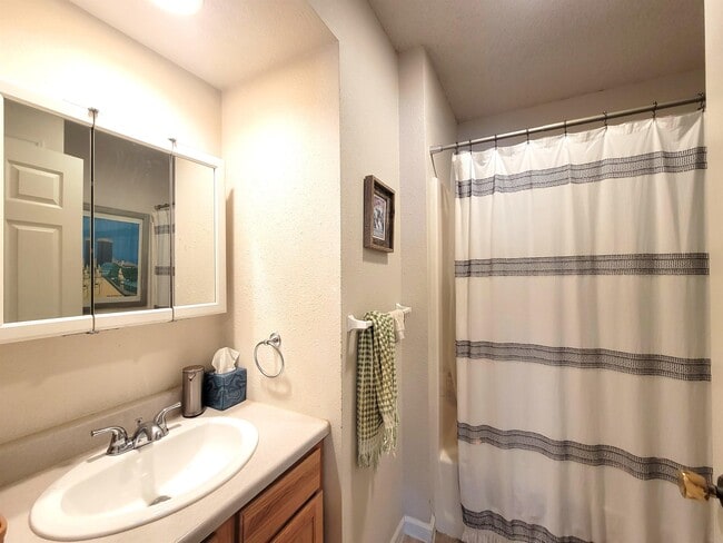 Building Photo - 128 Hoffman Dr