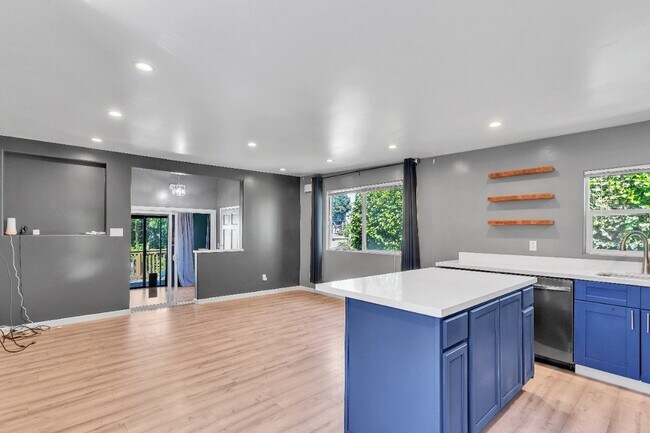 Building Photo - 9834 Lawlor St