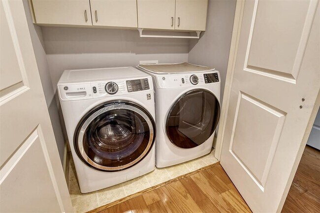 Building Photo - 1350 Main St