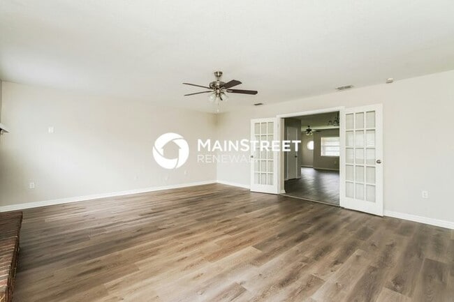 Building Photo - 4 Bedroom Pet-Friendly Home in ORLANDO, FL with Main Street Renewal