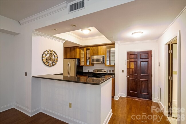 Building Photo - 300 W 5th St