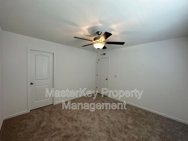 Building Photo - 1202 Briar Gate Dr