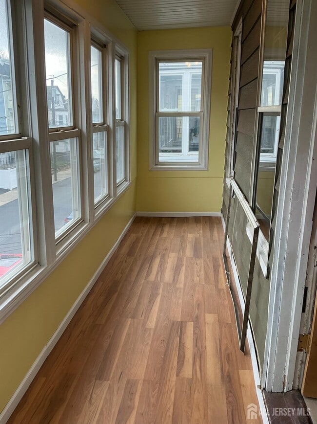 Building Photo - 93 Schley St