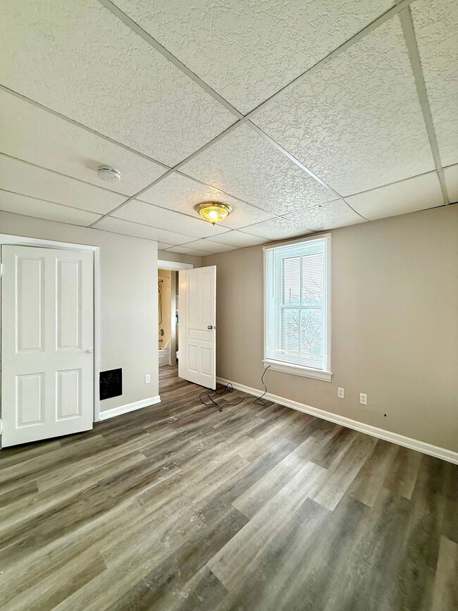 Building Photo - 528 Market St