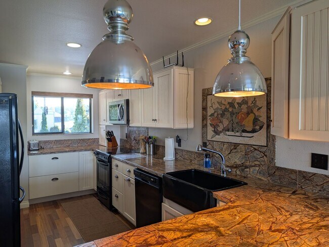 Building Photo - Wonderful Fully Furnished In Town Rental with Amazing View of the Harbor!